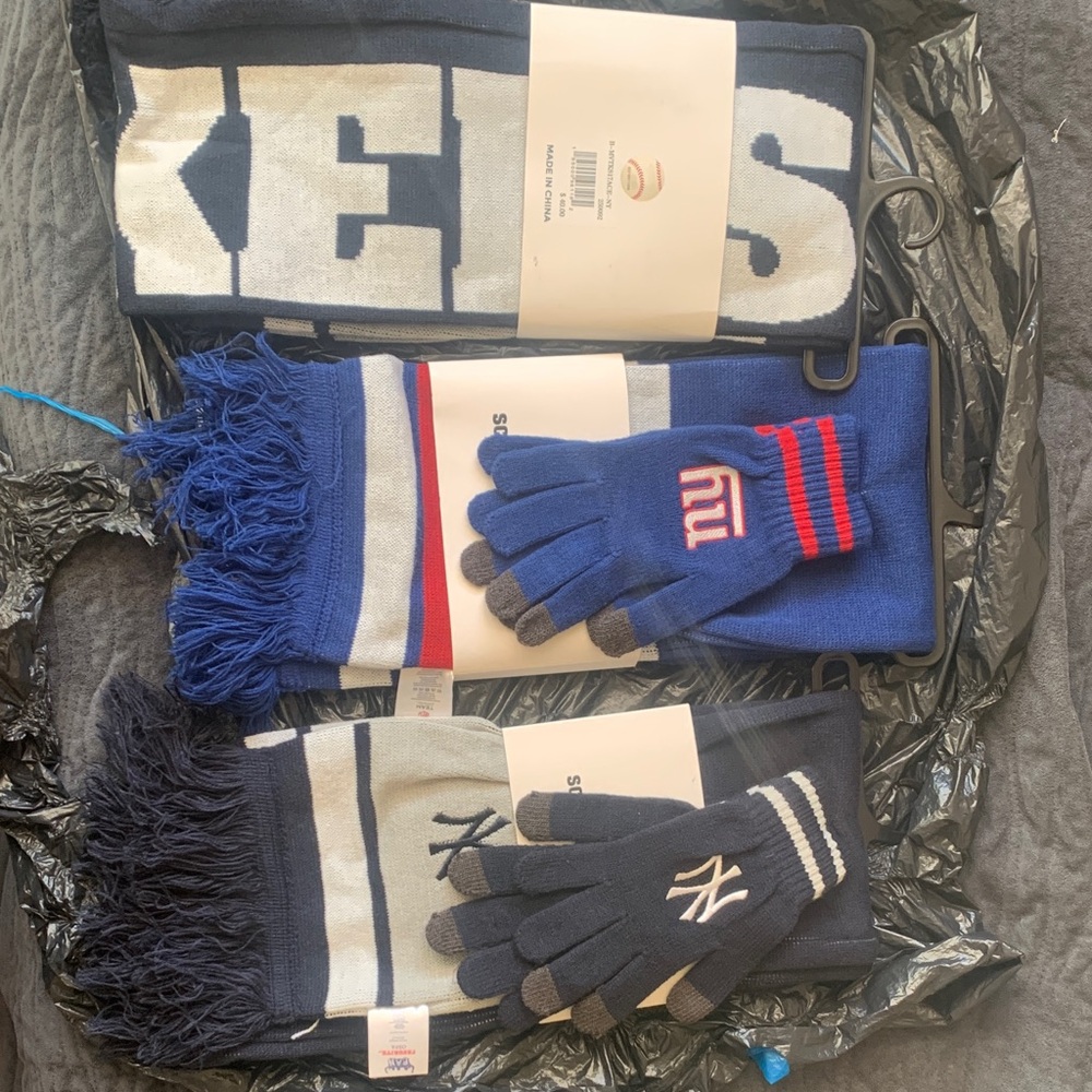 Team Spirit Scarf and Glove Set - Blue and Gray
